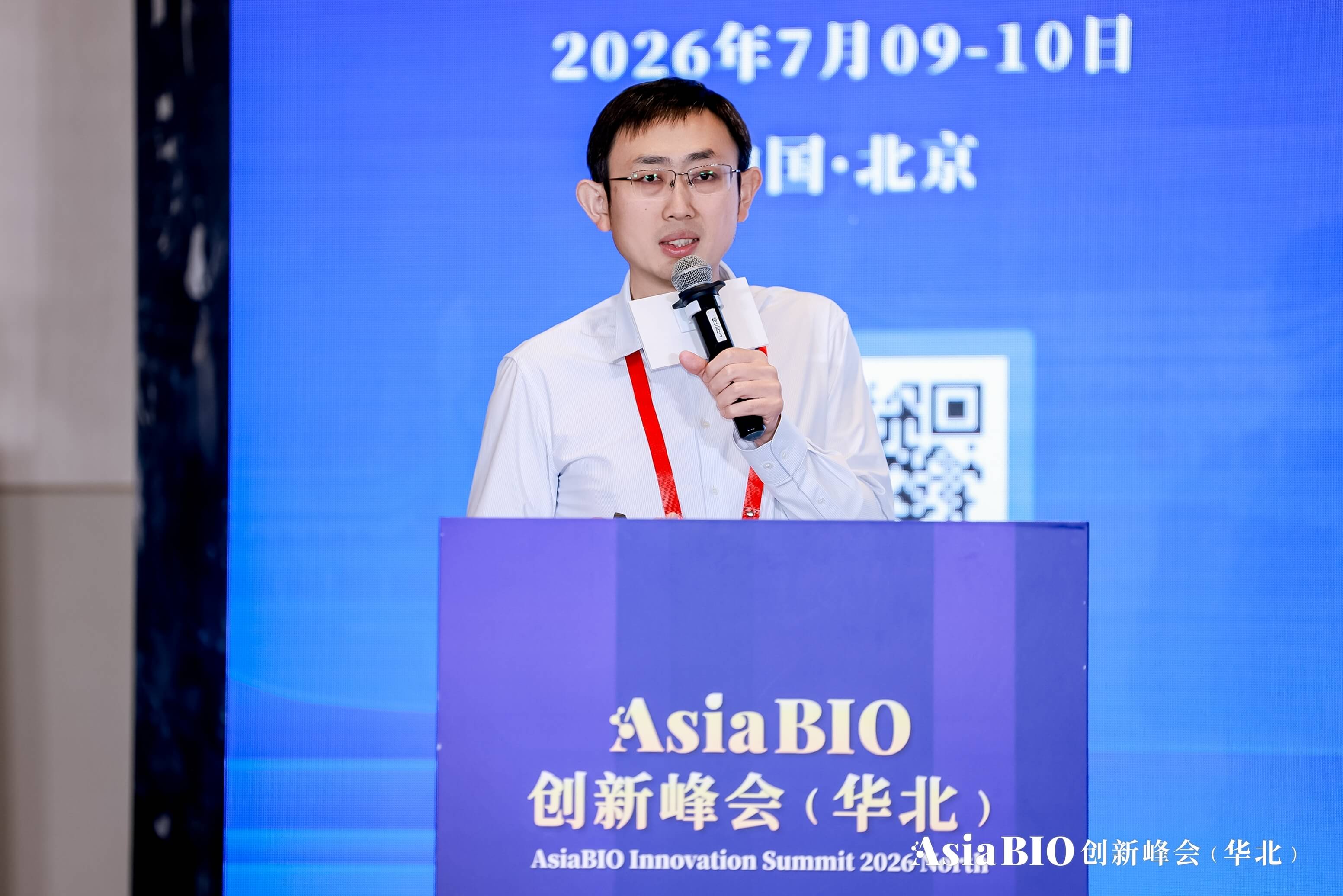 Dr. Tianyuan Wang delivering the keynote